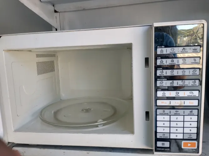 Microondas funcionando 140,00