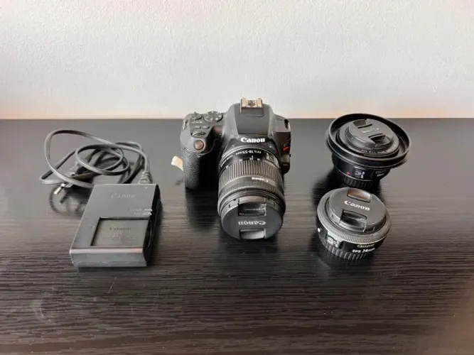 Canon EOS Rebel SL3 + 3 lentes 18-55mm, 50mm e 24mm