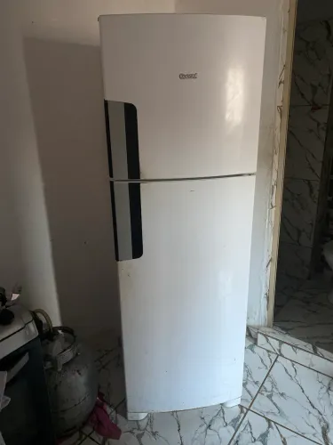 Vendo geladeira Frost Free usada