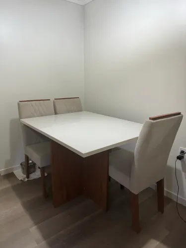 Mesa de Jantar 4 lugares + aparador buffet
