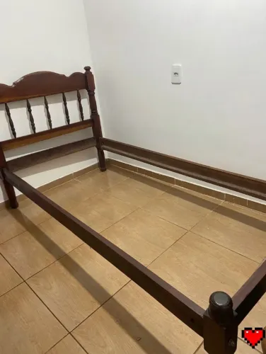 cama feita de angelim