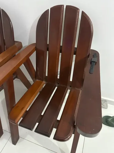 Vendo 2 cadeira de madeira
