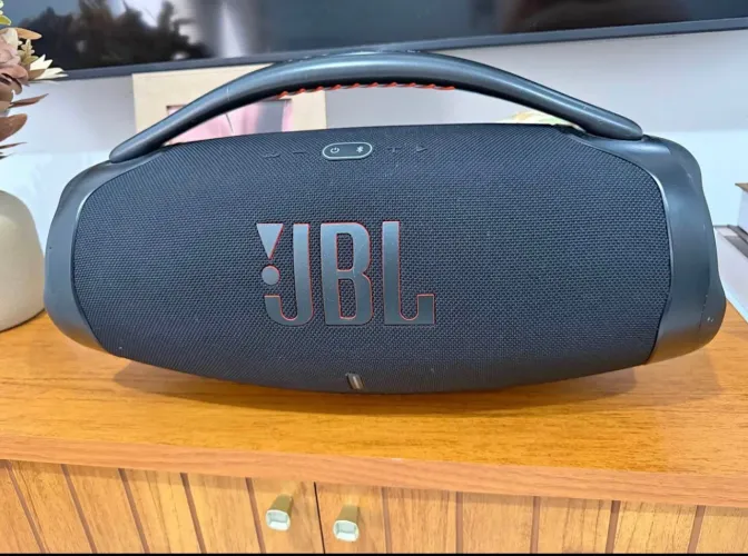 Boombox 3 semi nova zera ?