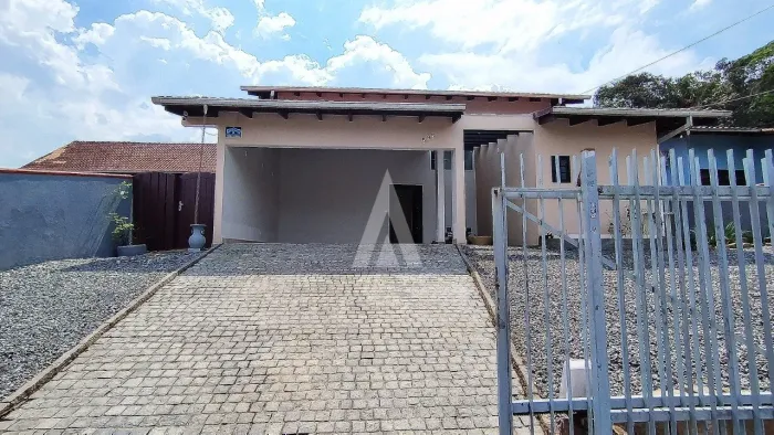 Sobrado com 1 suíte e 3 quartos à venda no bairro Bom Retiro, em Joinville-SC, por R$ 950.