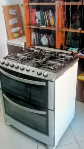 Fogão da Electrolux 5 bocas e forno duplo