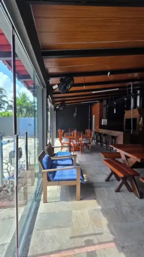 PONTA NEGRA. COND. JARDIM EUROPA, CASA TERREA COM 4 QUARTOS SENDO 2 SUITES, PISCINA E 4 VA