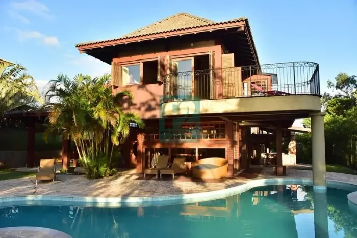 Casa Exclusiva Com Piscina e Vista Panorâmica Para o Mar Em Bombinhas/SC