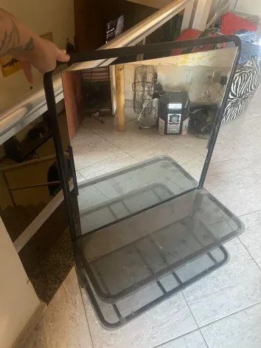 Espelho com bancada de vidro