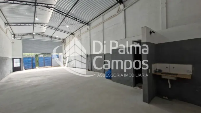 Galpão com 200m2 para a venda e locação no bairro Vila Brasilina