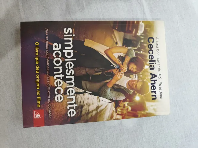 Livro "Simplesmente acontece"