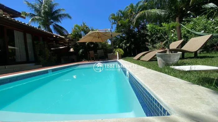 Casa alto padrão com 5 suítes perto da vila e praia à venda,