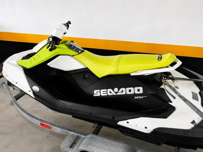 Jetski Seadoo Spark 2023 (3 passageiros) + carretinha