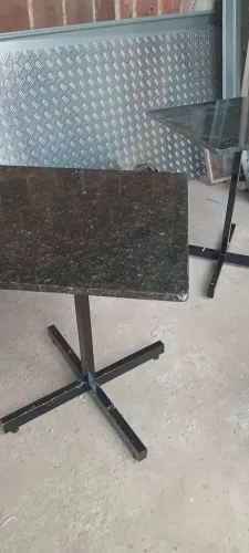 Mesas para restaurante ou lanchonete na medida 65x65 com os pés galvanizado fabricamos