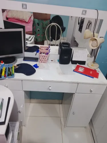 Penteadeira tipo manequim com espelho