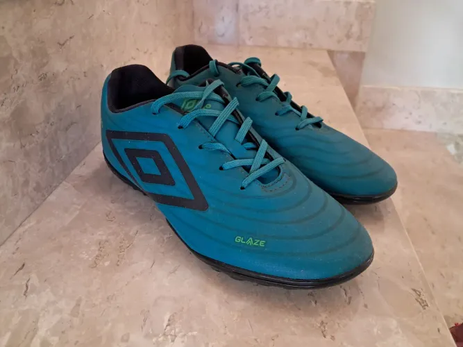 Chuteira Umbro Glaze Azul/Verde e Preto - Tamanho 39