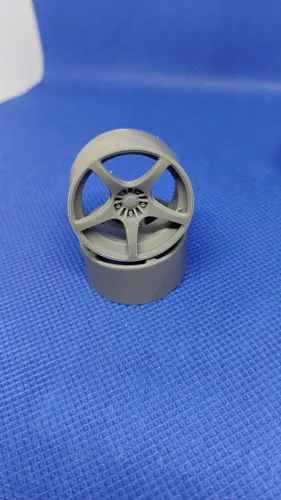 Rodas e pneus em resina 3d