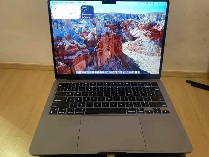 MacBook Air M2 16GB RAM 