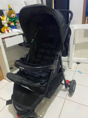 Carrinho de bebê da cosco semi novo