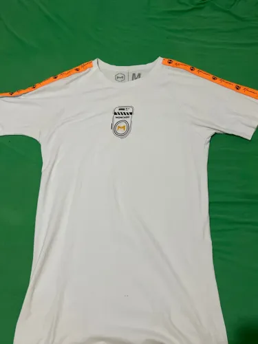 Camisa Monchéri/de marca (M). Pontuação (M)