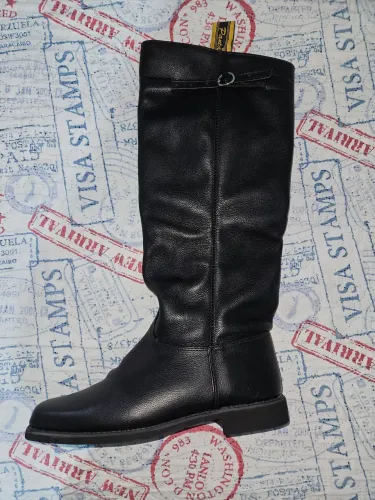 Bota de Couro Sintético Tam 42