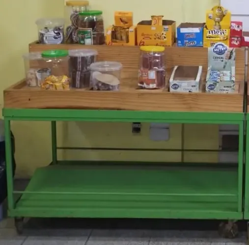 Expositor de Chão com Divisorias e Rodizio
