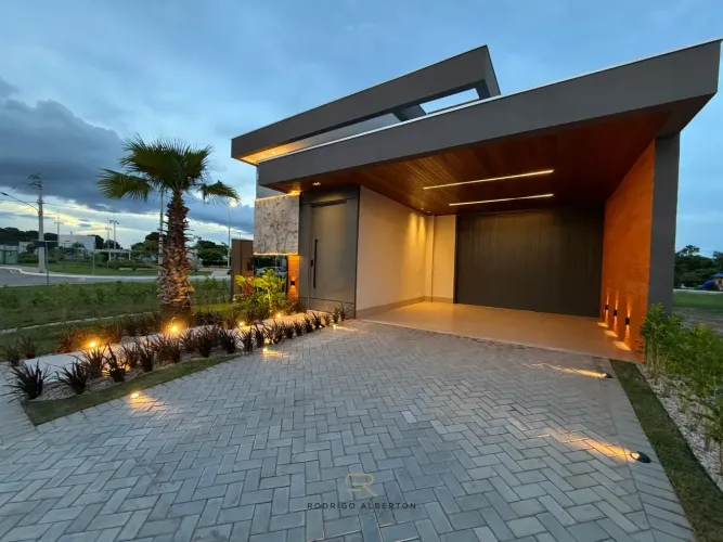 Casa Térrea, 3 suites, 160m², Ambientes integrados, e Avalia Permuta.