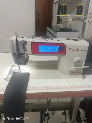 Máquina Reta eletrônica