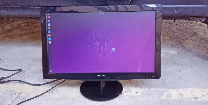 Monitor Philips 22 polegadas funcionando