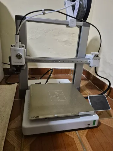 Bambu Lab A1 (420 horas) + Itens Auxiliares