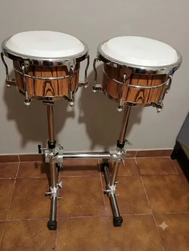 Conga compacta 11.06 e 11.34 suporte em inox..regulável peles sintéticas ótimo som.