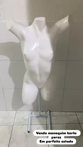 Manequim com pedestal