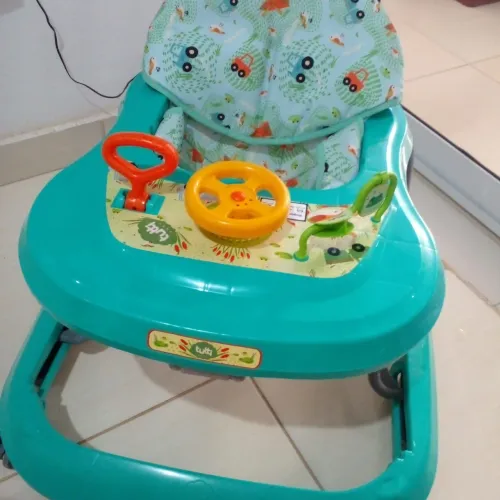 ANDADOR DE BEBÊ, NOVO. EM PERFEITO ESTADO!