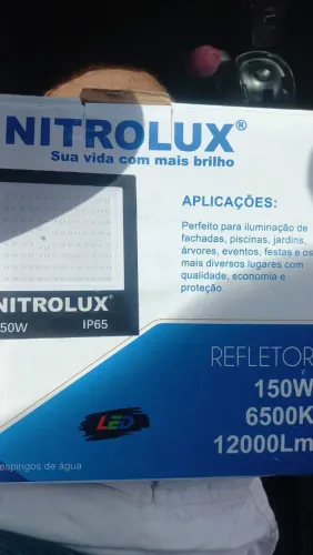Vendo refletor na caixa