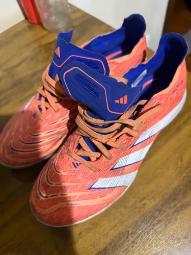 Chuteira adidas predator league