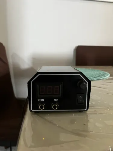 Fonte de máquina de tatuagem
