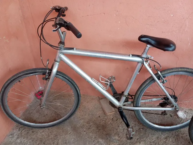 Bicicleta de alumínio aro 26 
