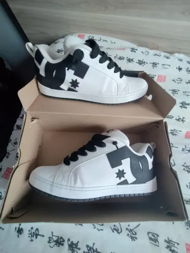 DC Shoes original + fat laces