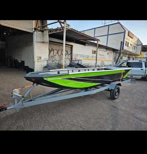 Canoa Pesqueira Reforçada - Alta Flutuação .