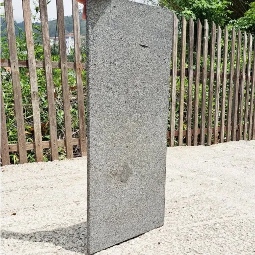 Tampo em granito cinza