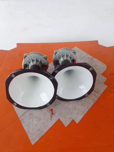 Vendo duas cornetas Selenium d 250x