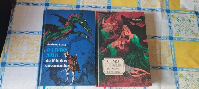Livro Vermelho e Azul de Fábulas Encantadas