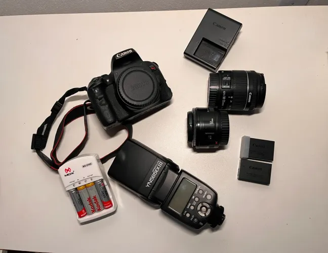 CANON T7i KIT COMPLETO + 18-55 STM + 50mm 1.8 STM + FLASH YONGNUO