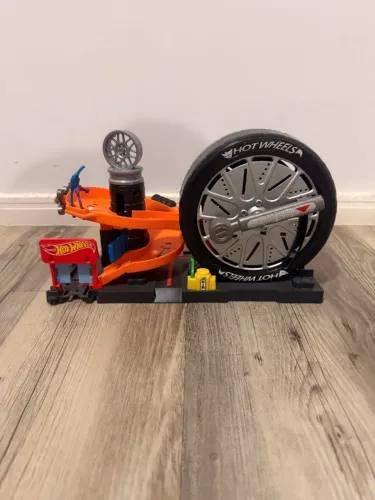 Hot Wheels City Super Twist Tire Shop