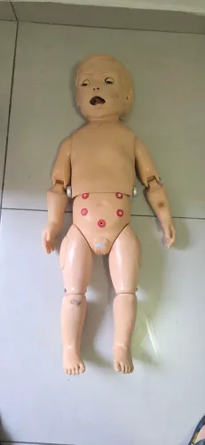 SIMULADOR / MANEQUIM BONECO PEDIÁTRICO ENFERMAGEM