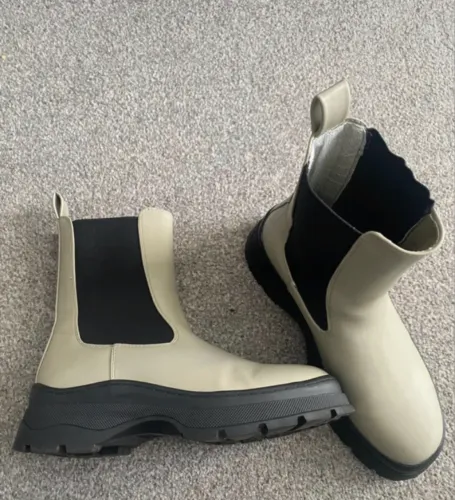 Bota cano médio tratorado Primark