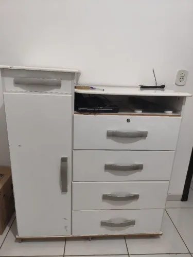 Cômoda sapateira, com espelho 300,00