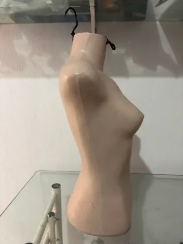 MANEQUIM MEIO DORSO FEMININO