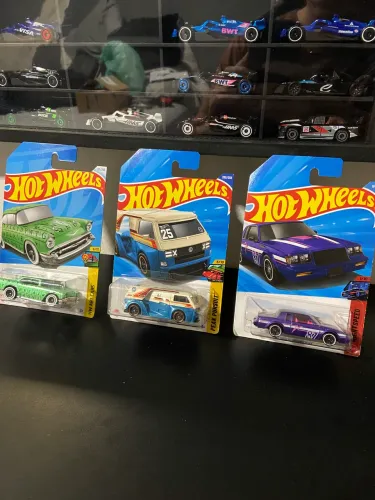 PACK 2 MAINLINE + TH HOT WHEELS