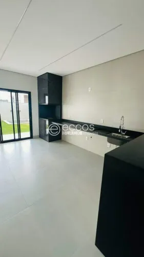 Casa em condomínio à venda, 3 quartos, 1 suíte, Portal do Vale - Uberlândia/MG
