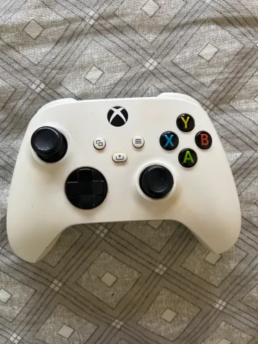 Controle de Xbox series s em perfeito estado  qualquer coisa chamar *  